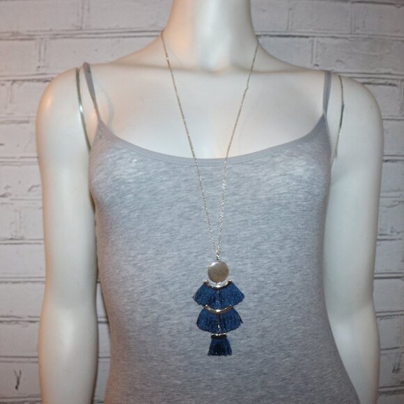 Stunning silver and blue tassel statement necklace 36" - Picture 1 of 4